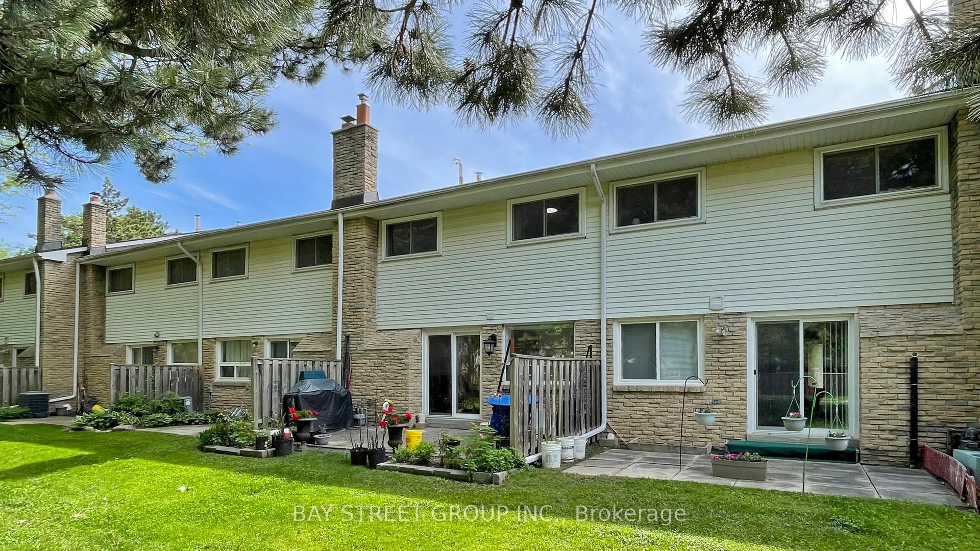 3 Bedrooms Condo at 99 Brimwood, Toronto For sale