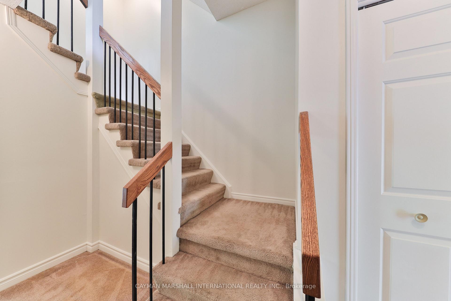 3 Bedrooms Condo at 1160 Walden, Mississauga For sale
