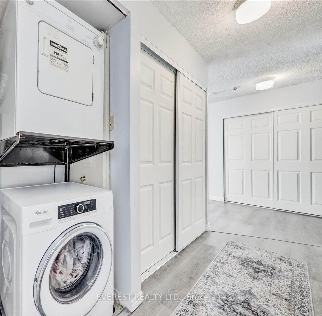 3 Bedrooms Condo at 3 Greystone Walk, Toronto For sale