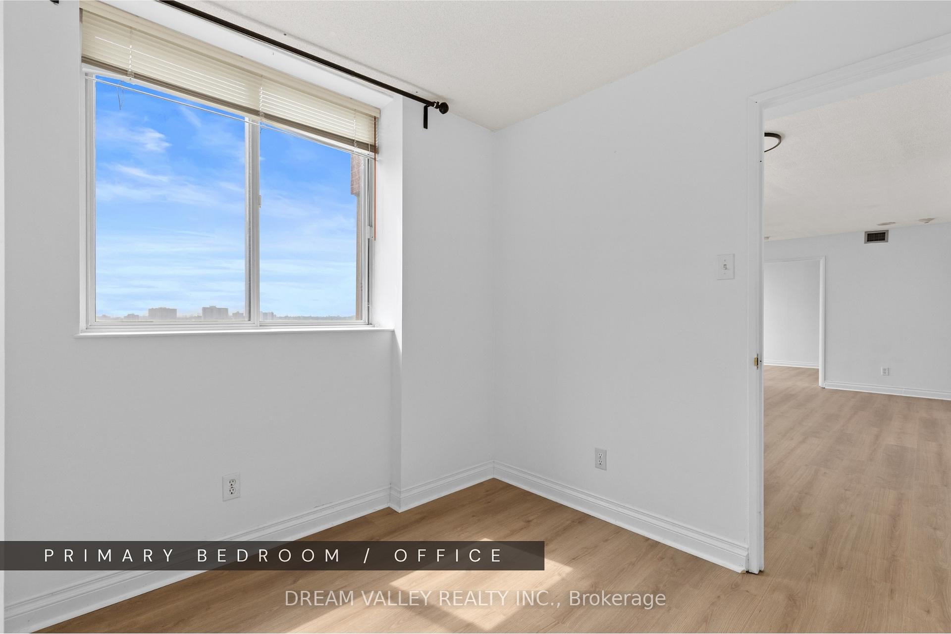 3 Bedrooms Condo at 330 Mccowan, Toronto For sale