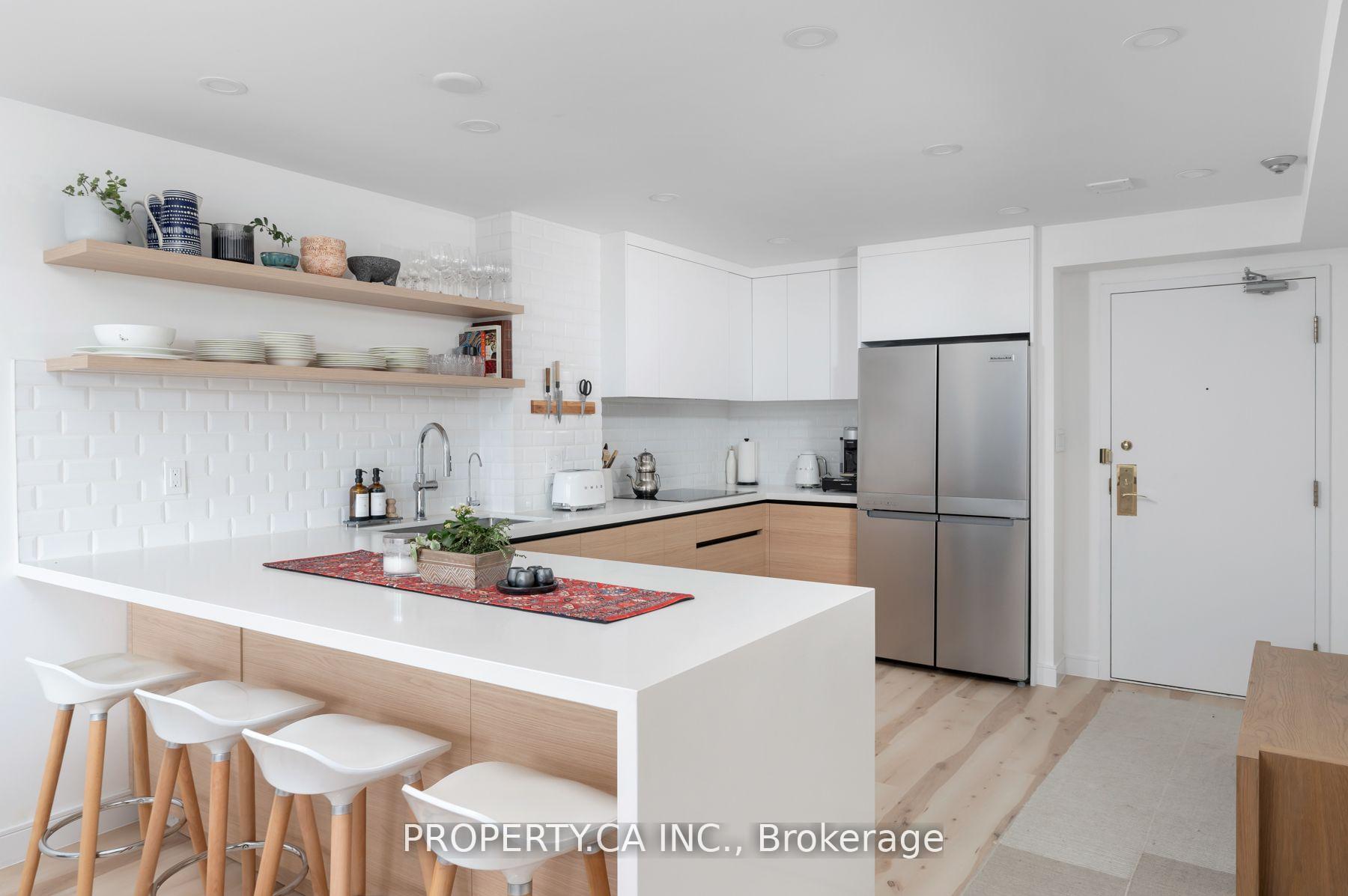 2 Bedrooms Condo at 25 Grenville, Toronto For sale