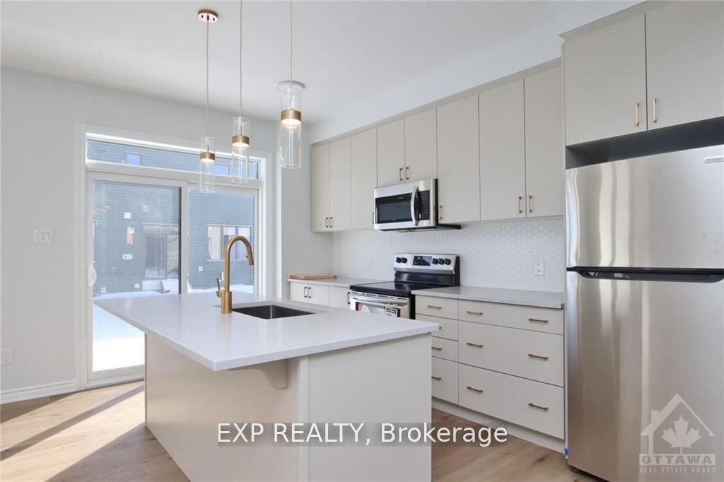 307 Cornflower Row, Stittsville - Munster - Richmond 8209 - Goulbourn Twp From Franktown Rd/South To Rideau