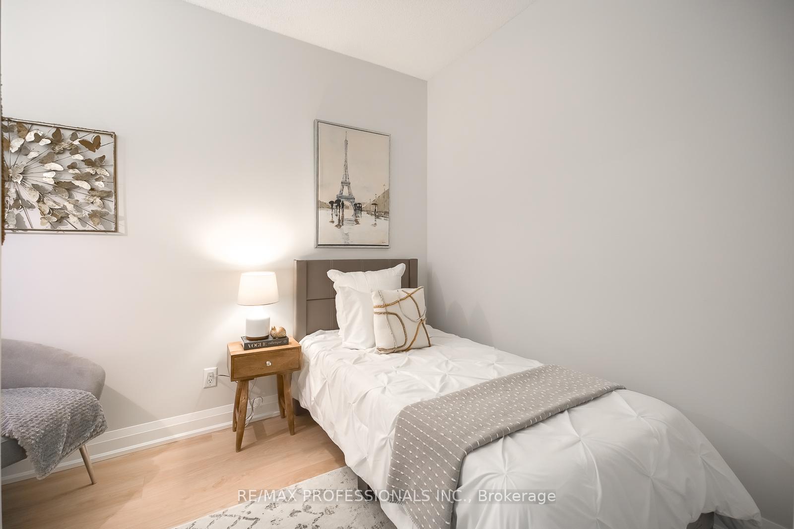 2 Bedrooms Condo at 36 Stadium, Toronto For sale