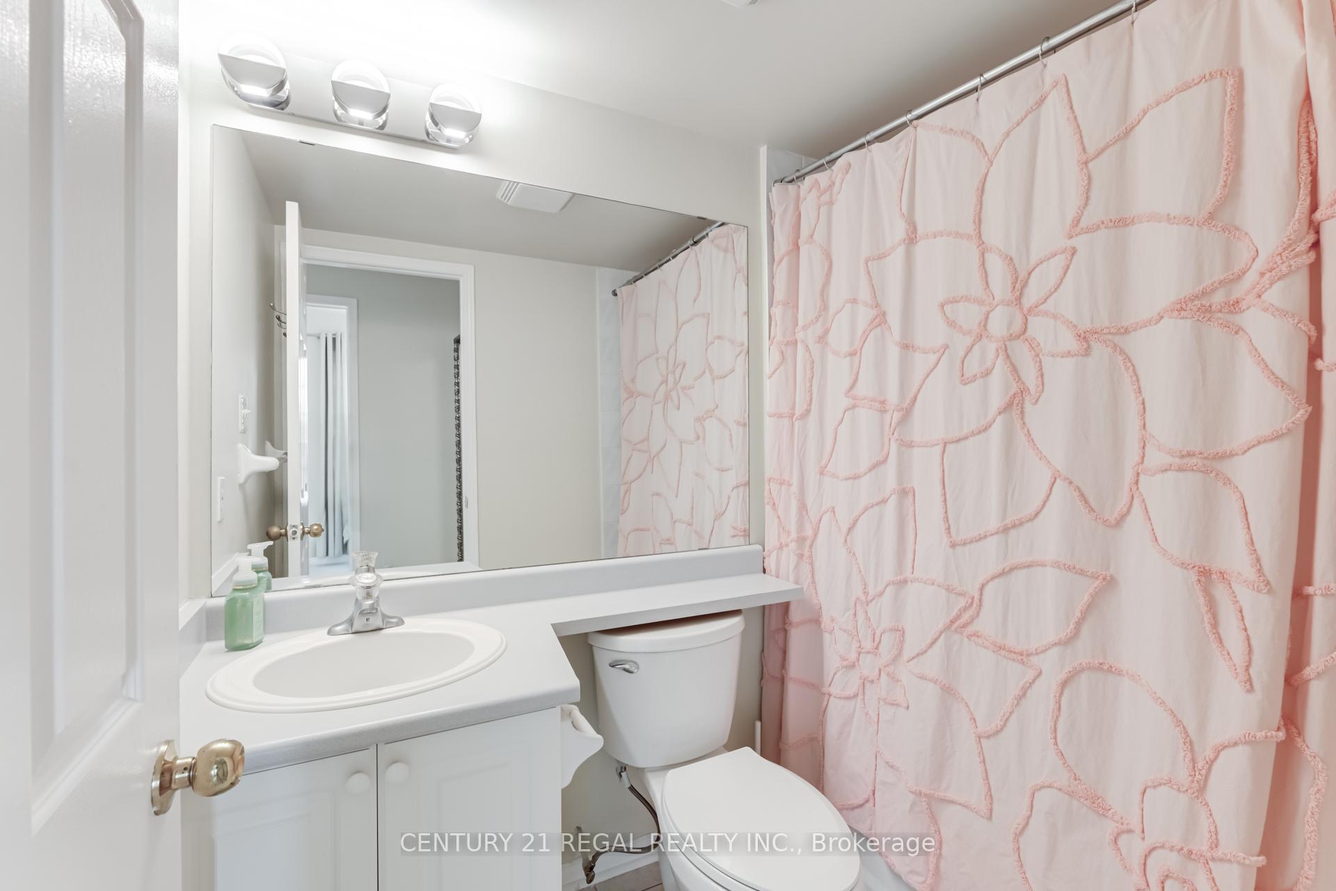 3 Bedrooms Condo at 42 Pinery,  Toronto For sale