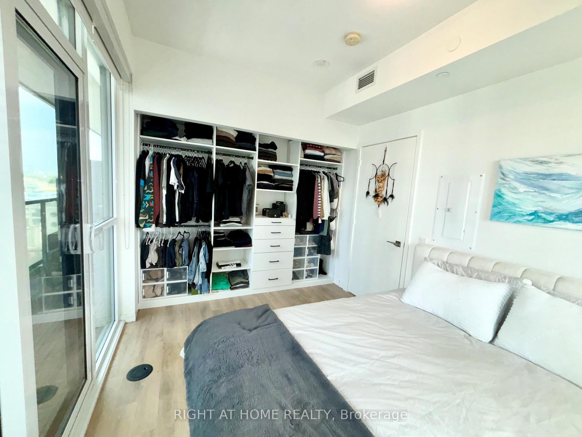 2 Bedrooms Condo at 50 Ordnance, Toronto For sale