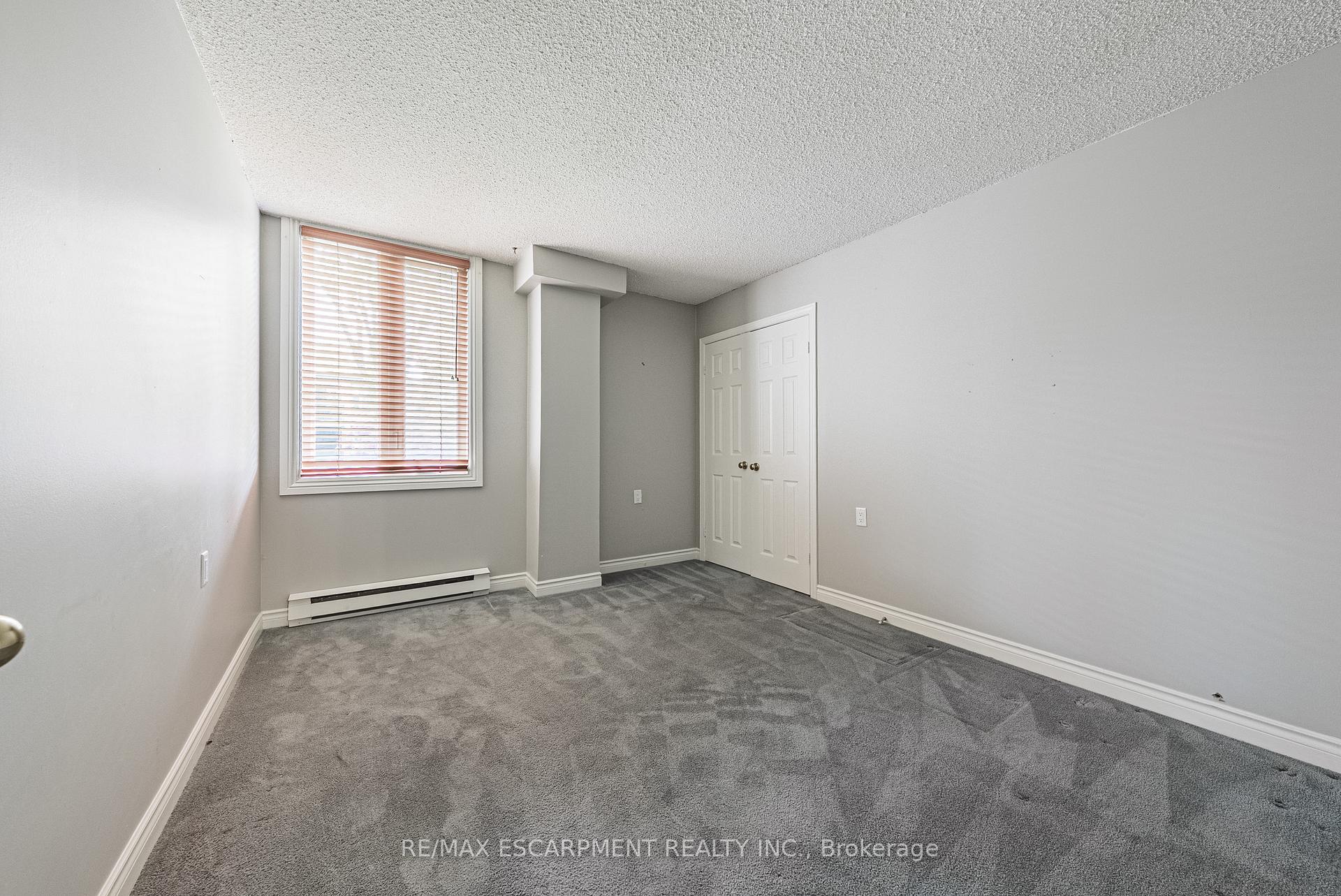 3 Bedrooms Condo at 150 WILSON, Hamilton For sale