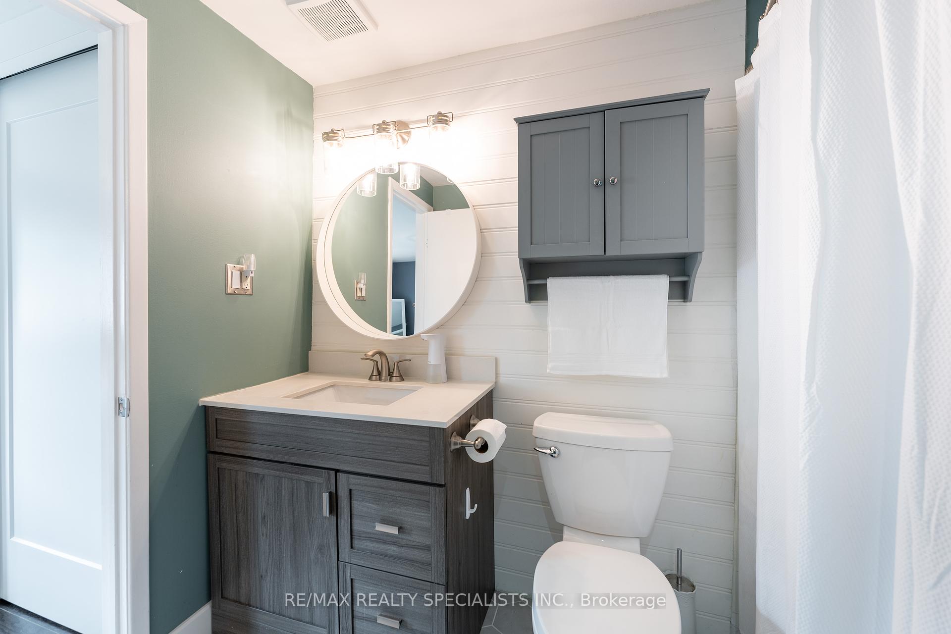 3 Bedrooms Condo at 2050 Upper Middle, Burlington For sale