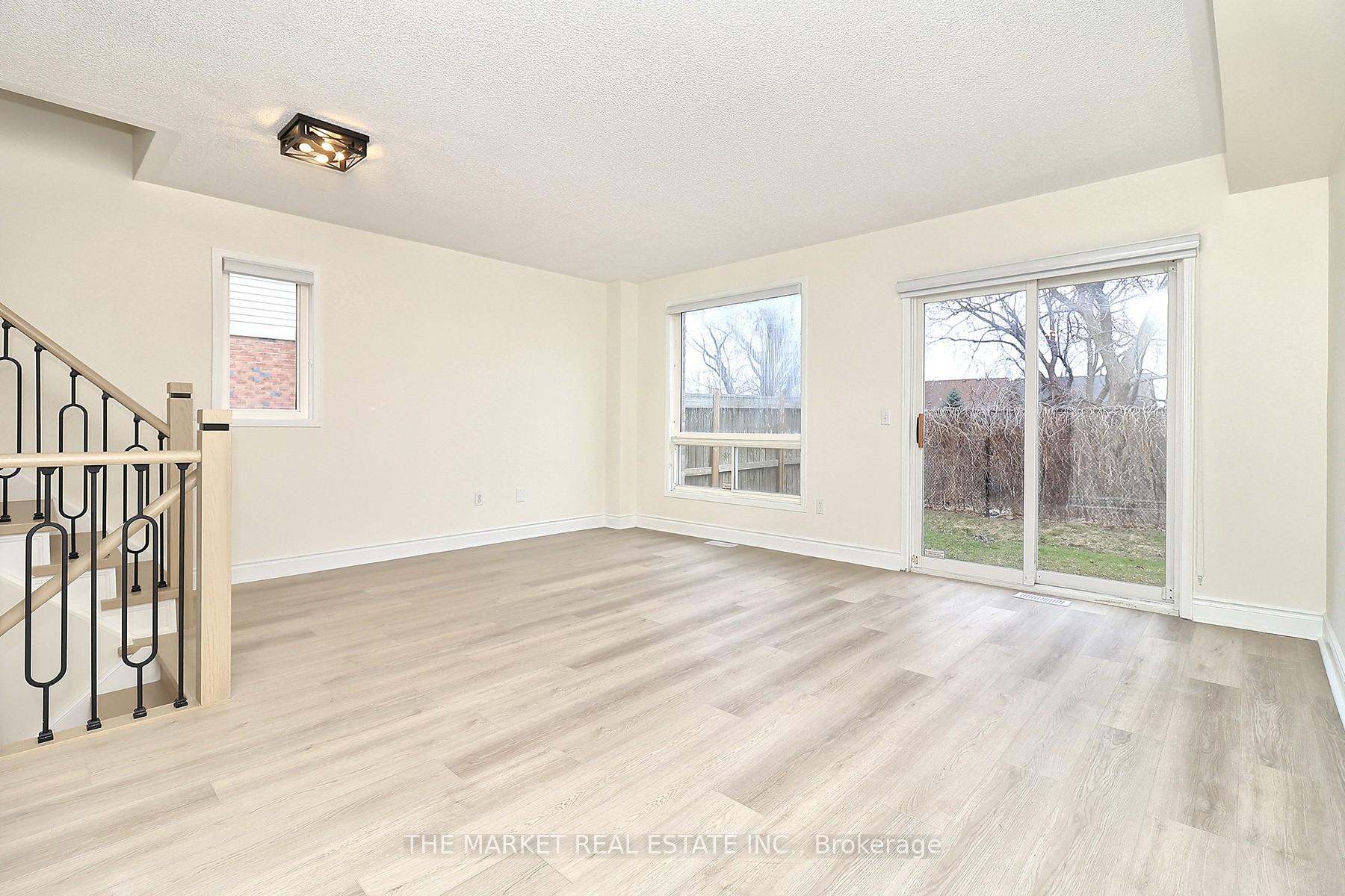 3 Bedrooms Condo at 7190 Atwood, Mississauga For sale