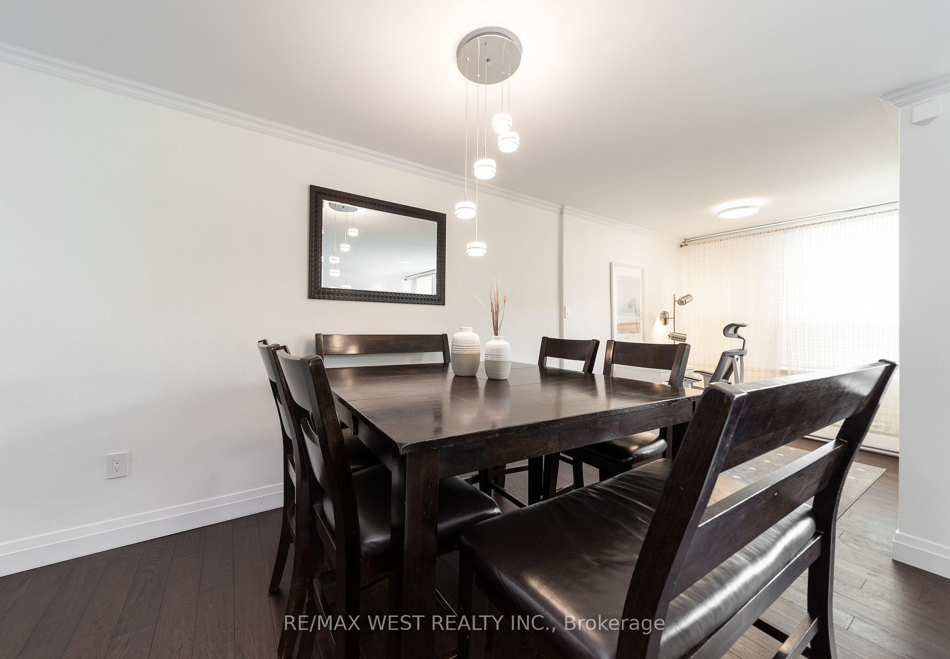 4 Bedrooms Condo at 61 Richview, Toronto For sale
