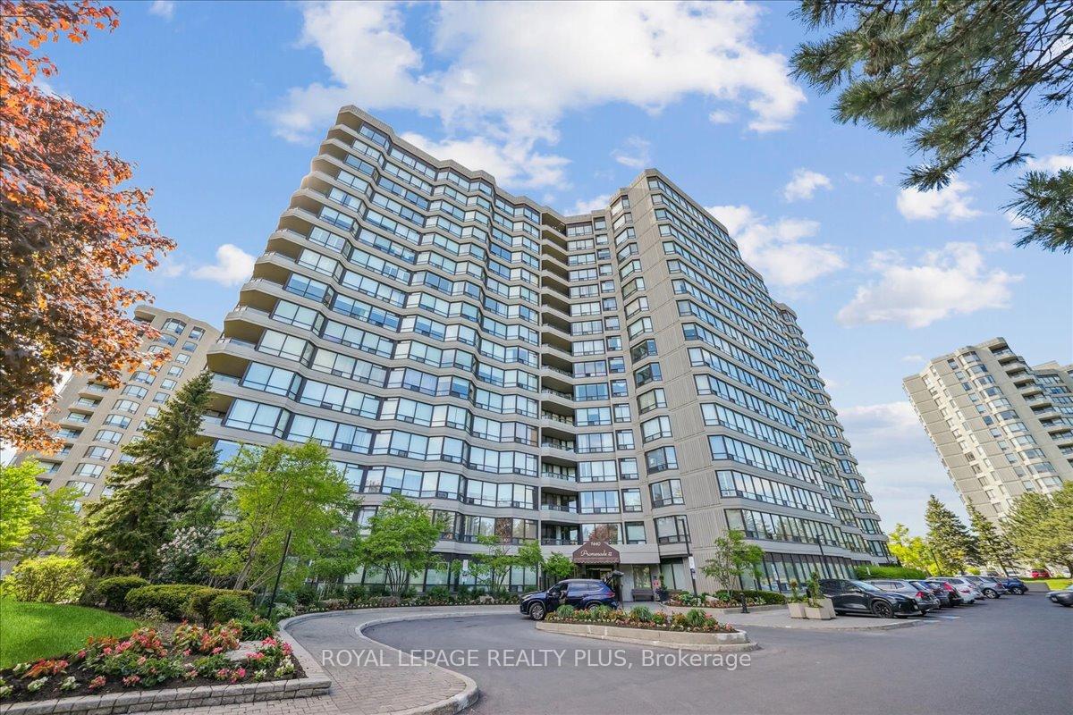 2 Bedrooms Condo at 7440 Bathurst, Vaughan For sale