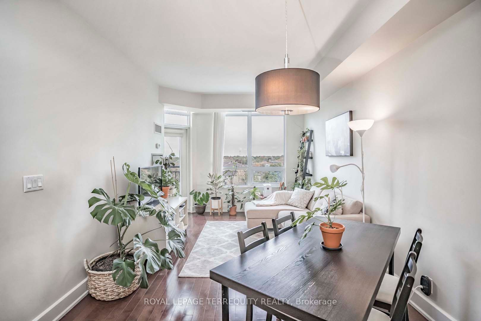 676 Sheppard Avenue E, #607