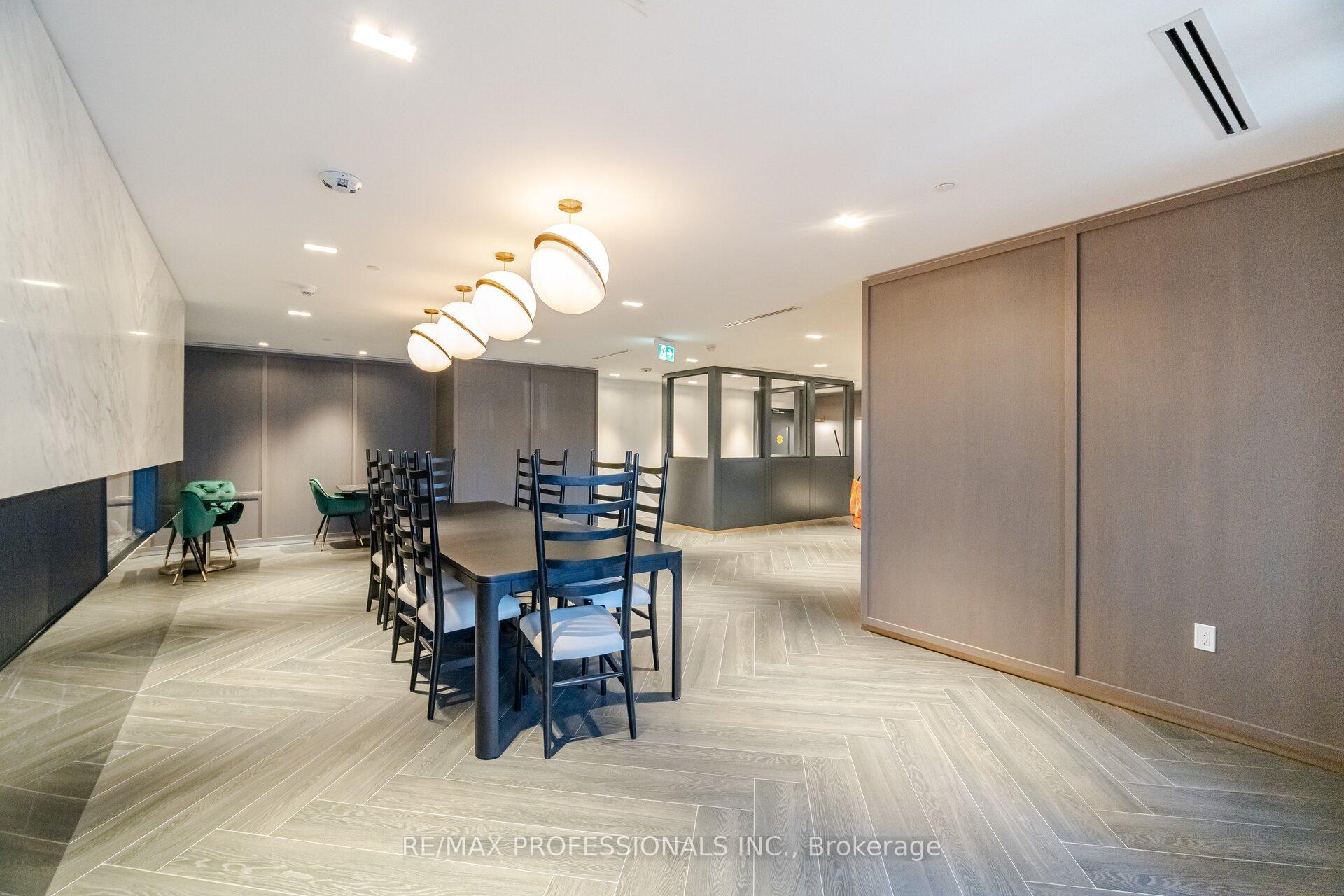 1 Bedroom Condo at 395 Dundas,  Oakville For sale