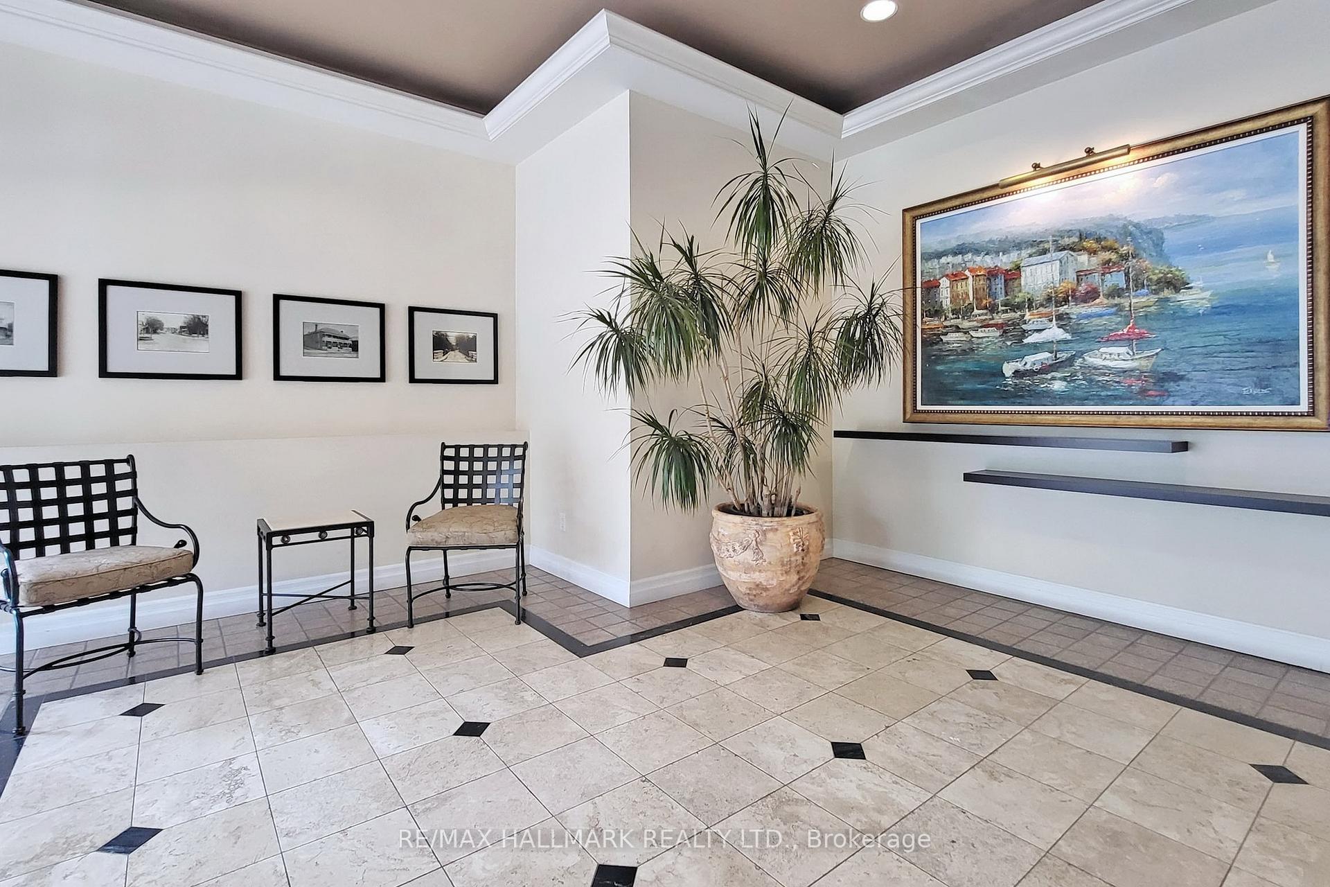 3 Bedrooms Condo at 121 Woodbridge, Vaughan For sale