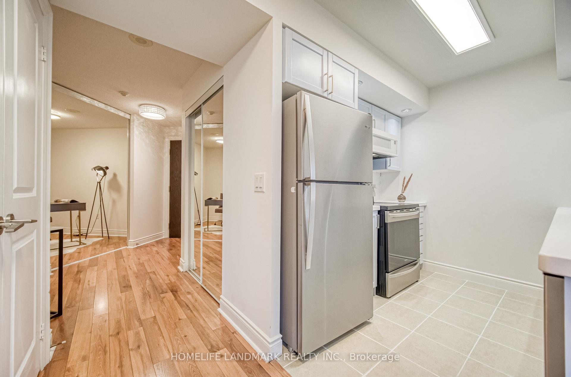 3 Bedrooms Condo at 500 Doris,  Toronto For sale