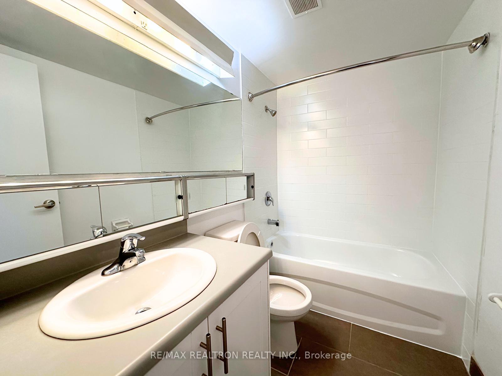 3 Bedrooms Condo at 130 Neptune, Toronto For sale