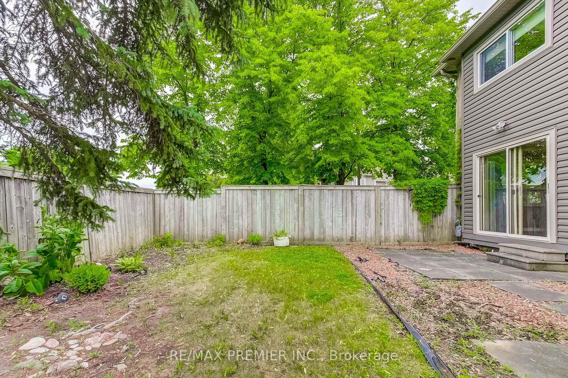 4 Bedrooms Condo at 3600 Colonial, Mississauga For sale