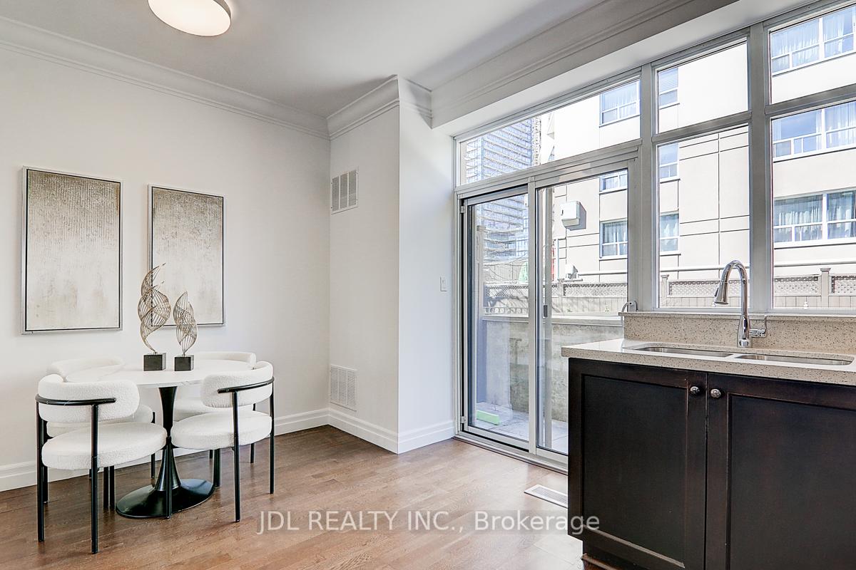 3 Bedrooms Condo at 934 Mount Pleasant,  Toronto For sale