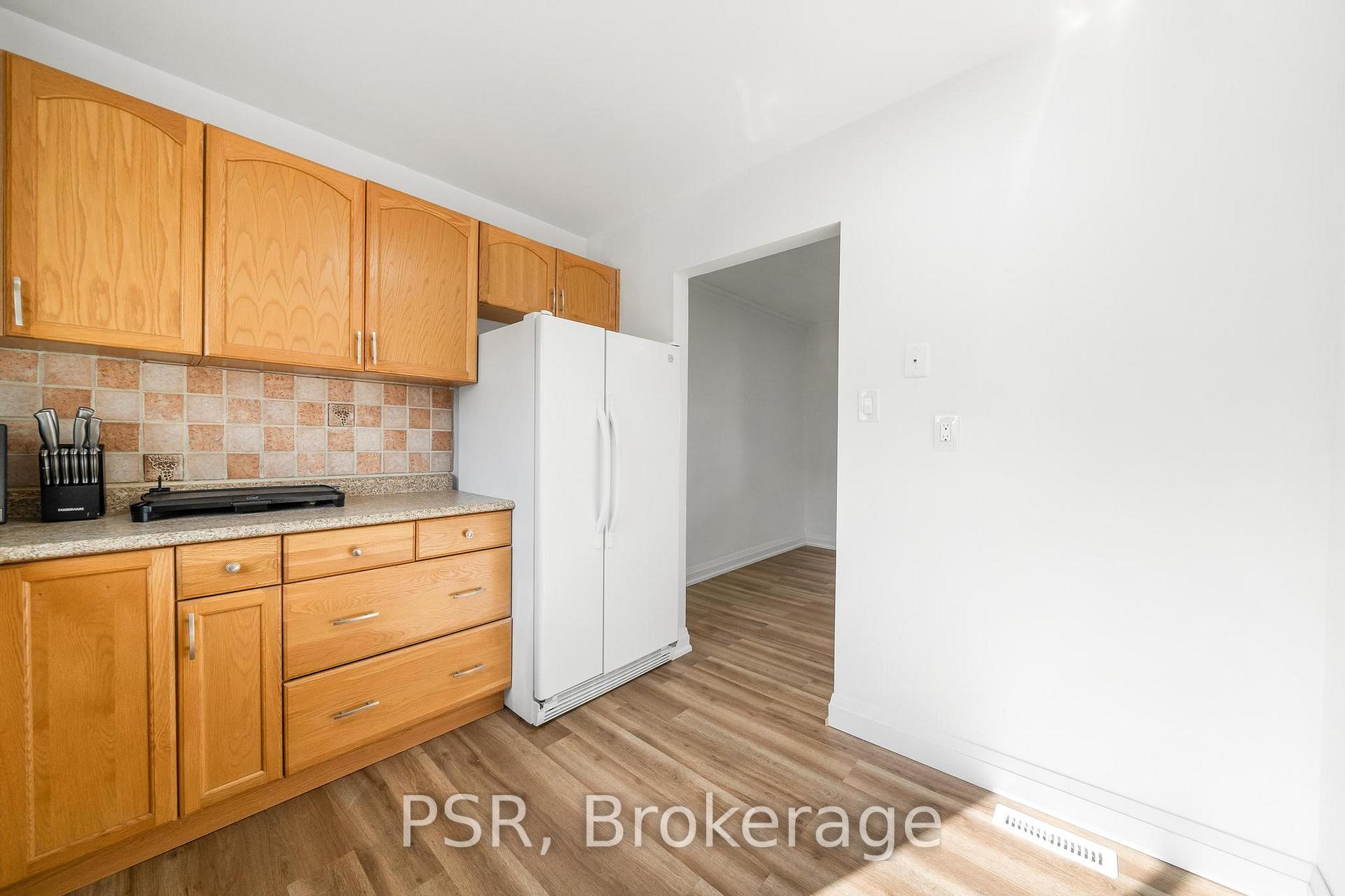 3 Bedrooms Condo at 10 Angus, Hamilton For sale