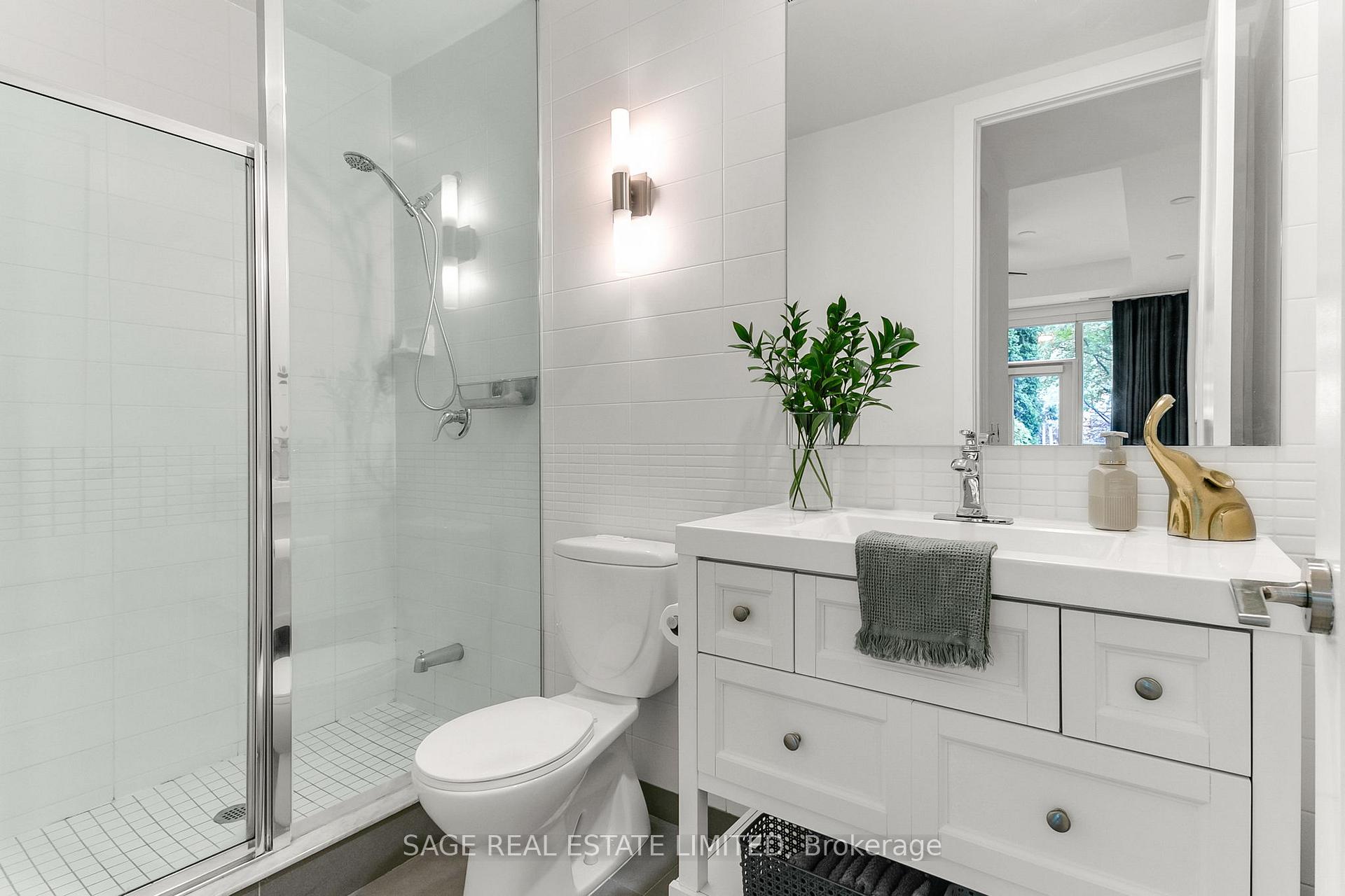 3 Bedrooms Condo at 120 Homewood, Toronto For sale