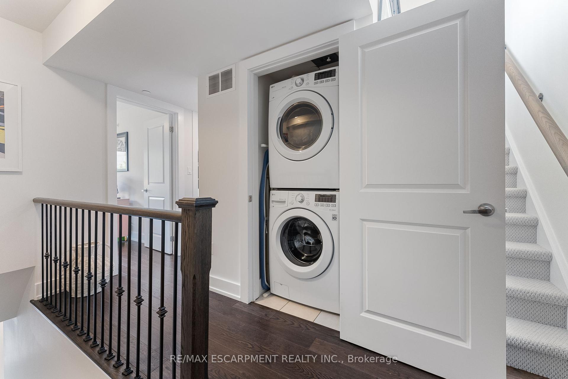 2 Bedrooms Condo at 6 Drummond, Toronto For sale