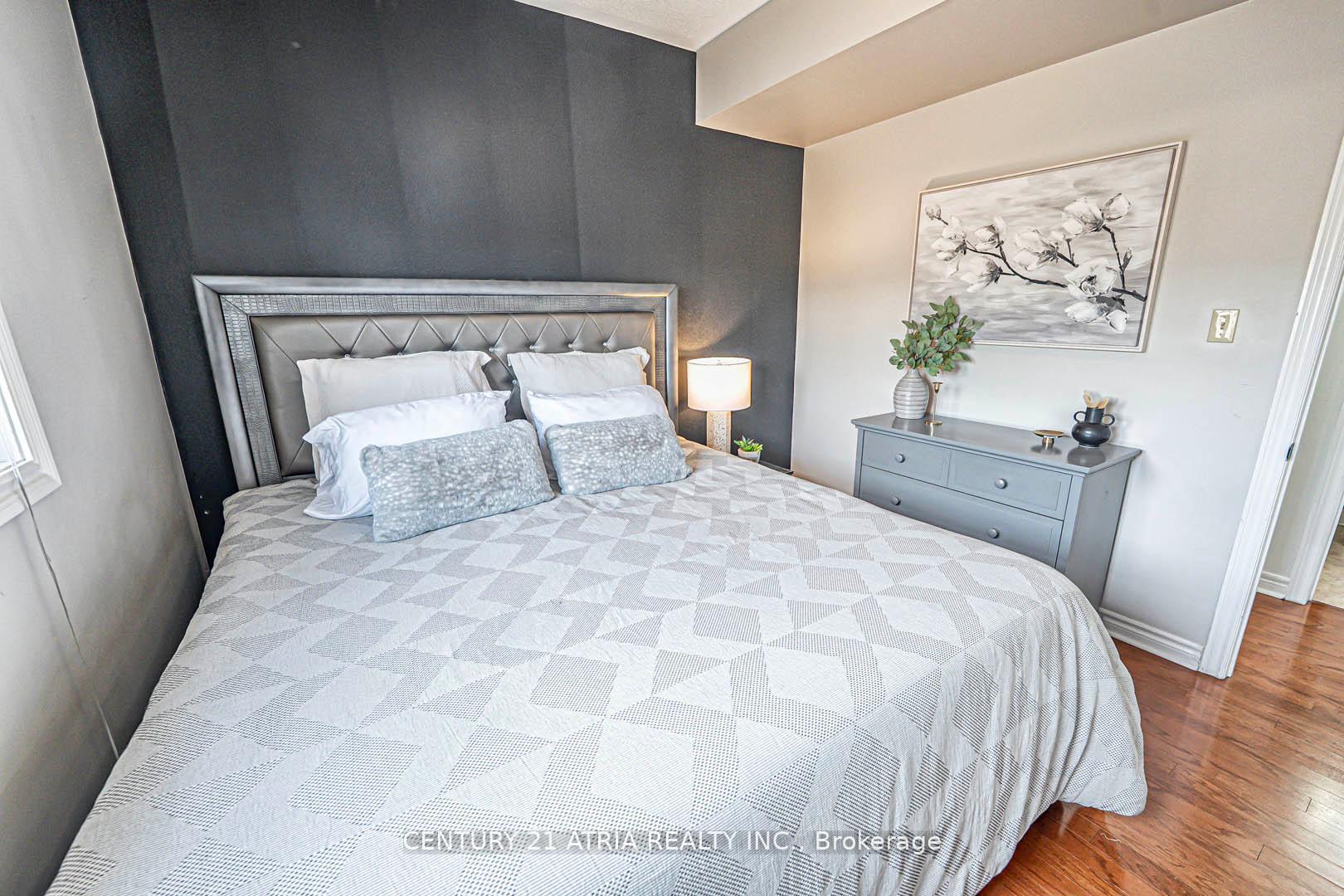 2 Bedrooms Condo at 9944 Keele, Vaughan For sale