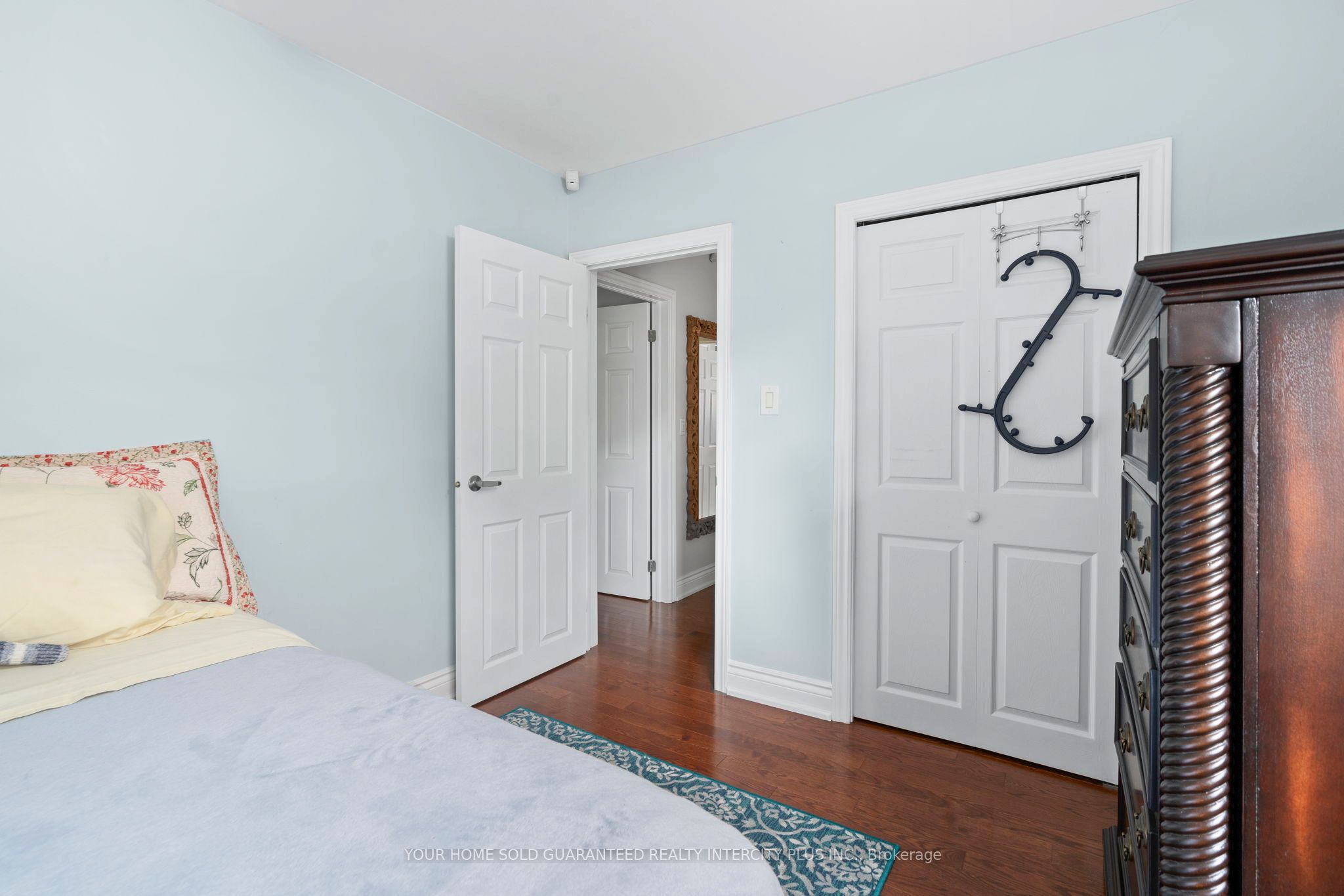 8 Neapolitan Drive