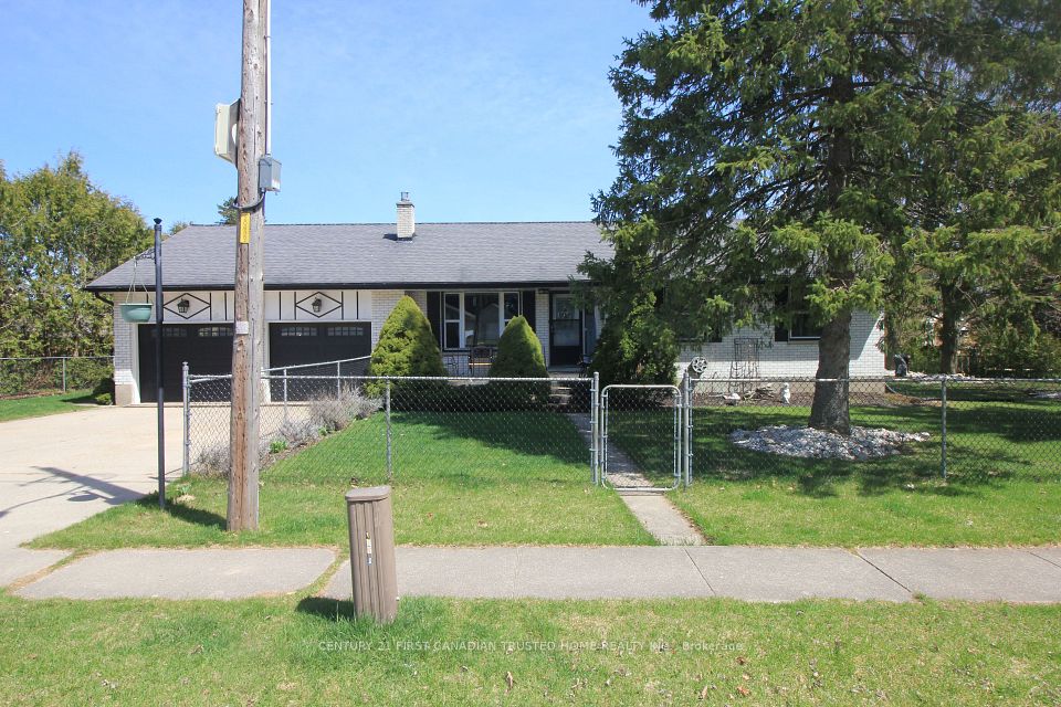 2294 Gore Street, Strathroy-Caradoc, ON N0L 1W0