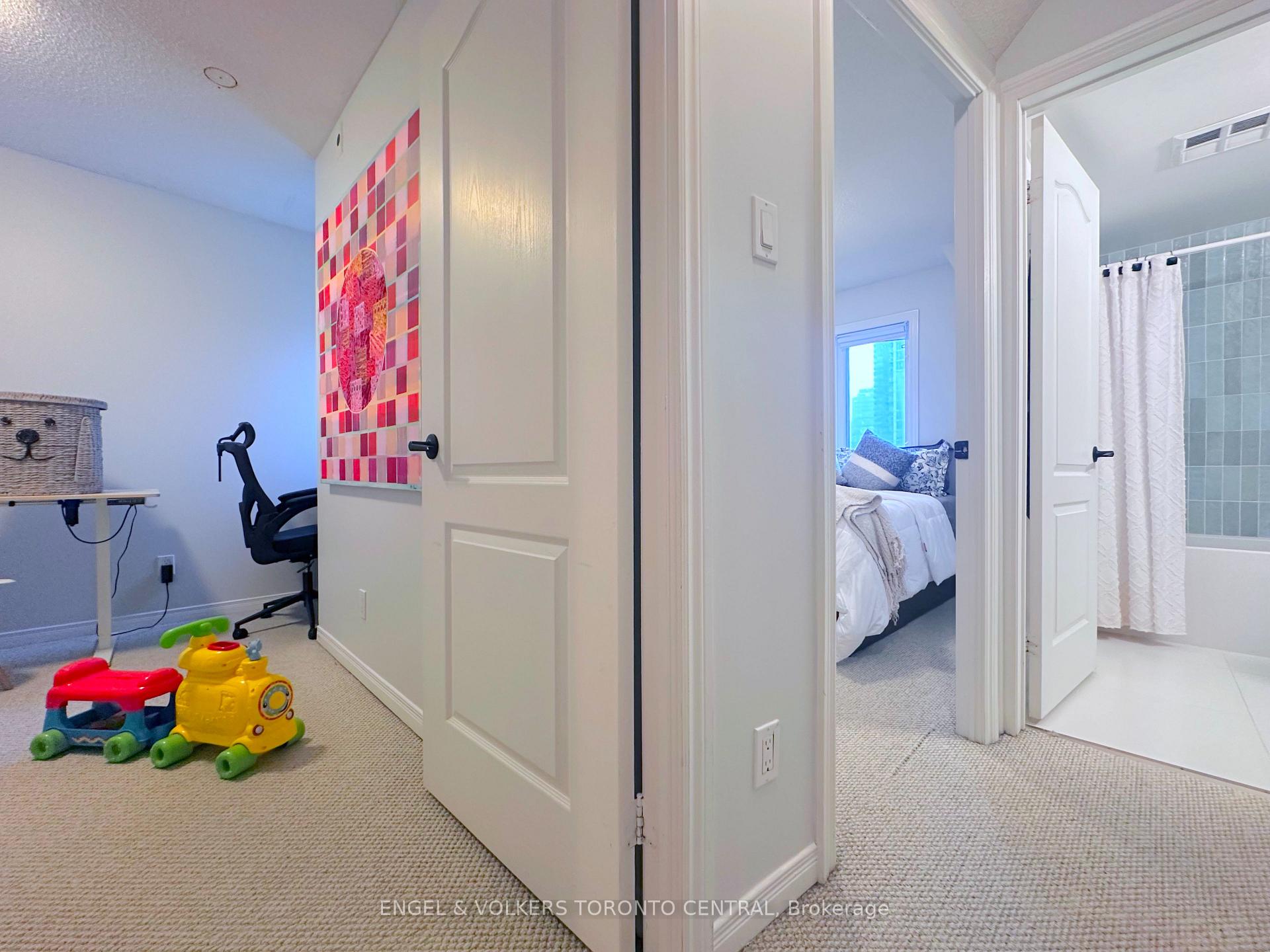2 Bedrooms Condo at 12 Sudbury, Toronto For sale