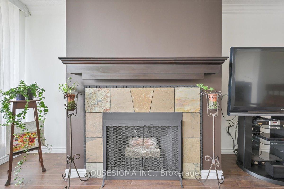 3 Bedrooms Condo at 1359 White Oaks, Oakville For sale