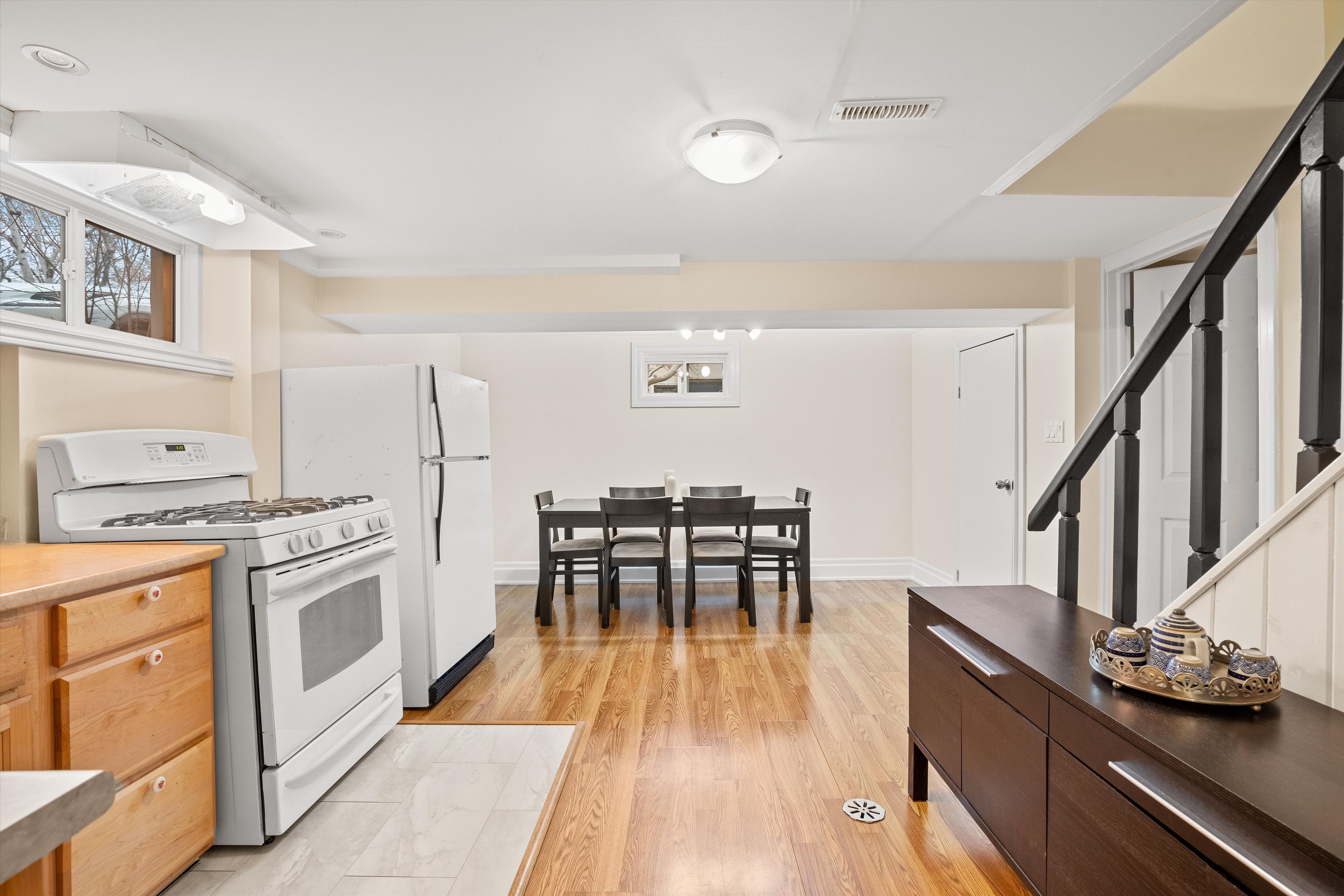 371 Hounslow Avenue