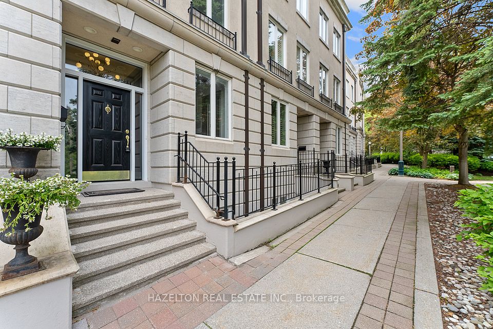 258 Spadina
