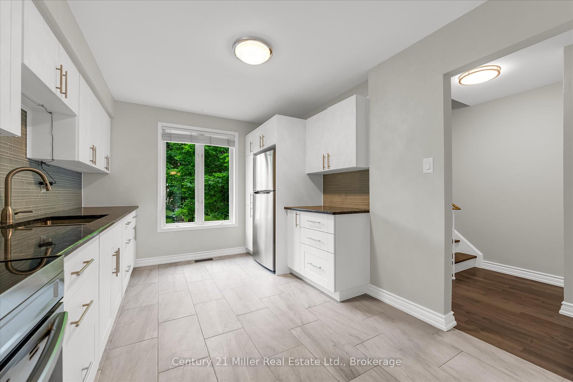 3 Bedrooms Condo at 1531 Westminster, Burlington For sale