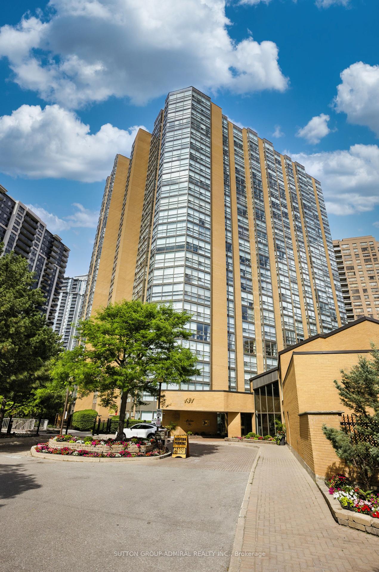 2 Bedrooms Condo at 131 Beecroft, Toronto For sale