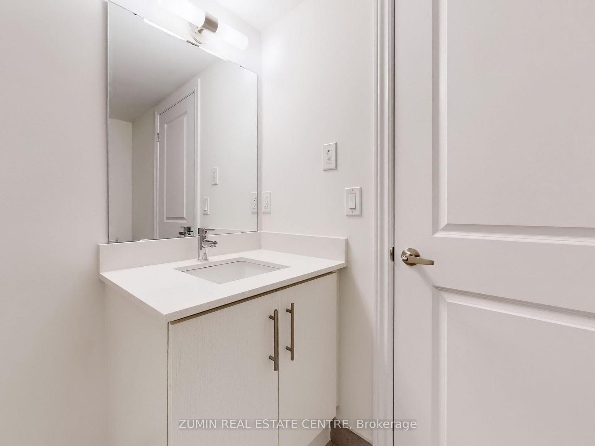 2 Bedrooms Condo at 349 Wheat Boom, Oakville For sale
