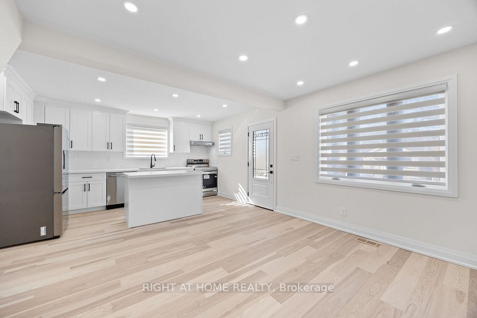 961 Victoria Park