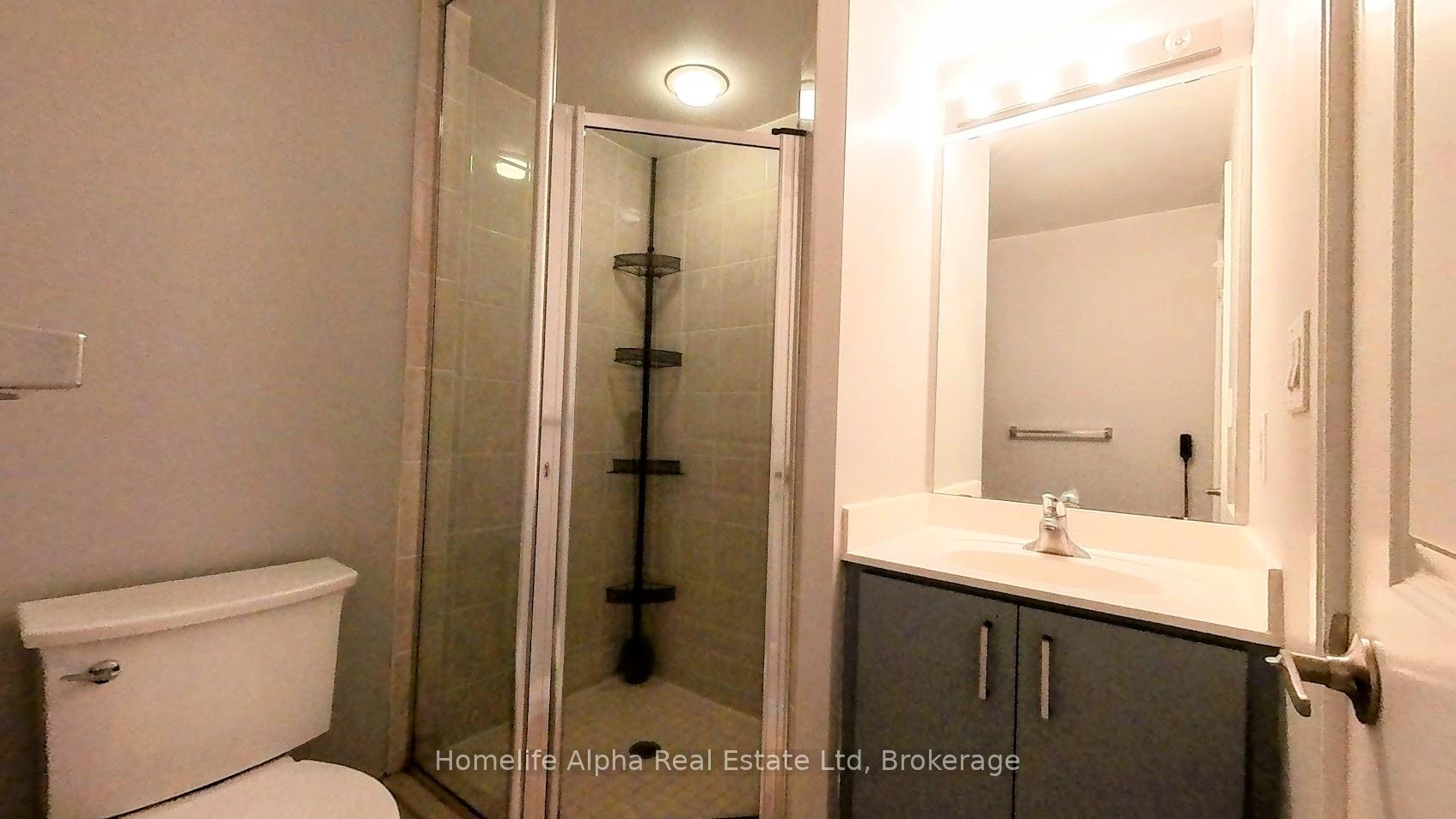 2 Bedrooms Condo at 60 Absolute, Mississauga For sale