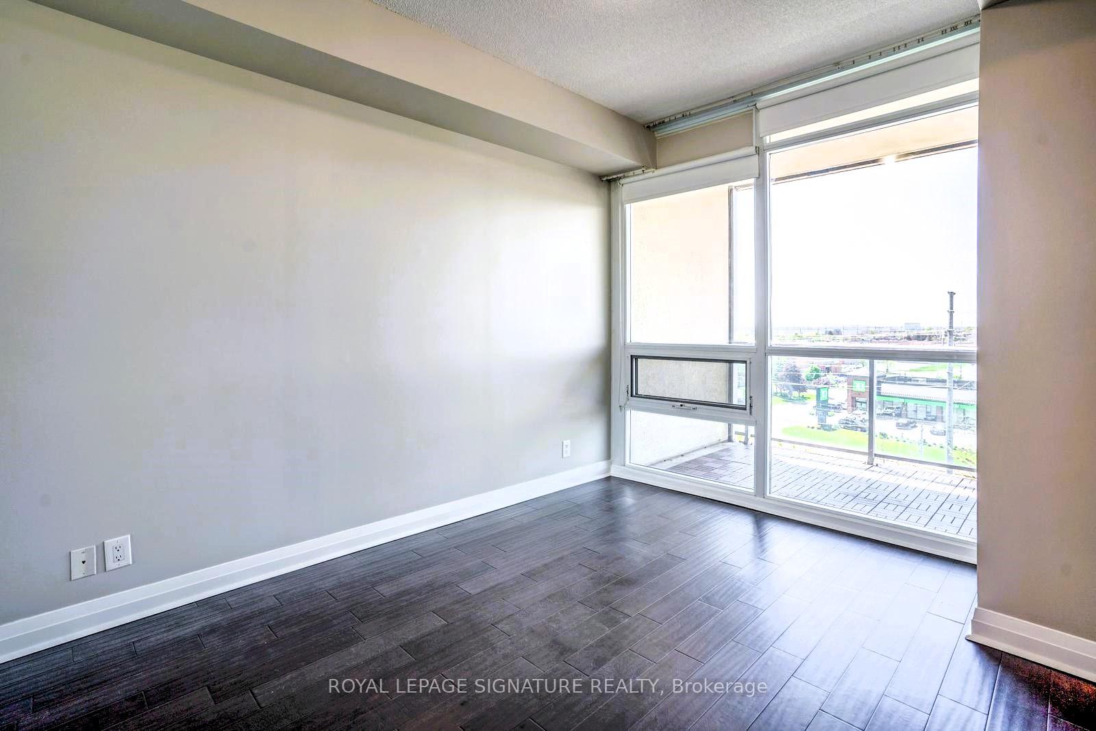 3 Bedrooms Condo at 1055 Southdown, Mississauga For sale