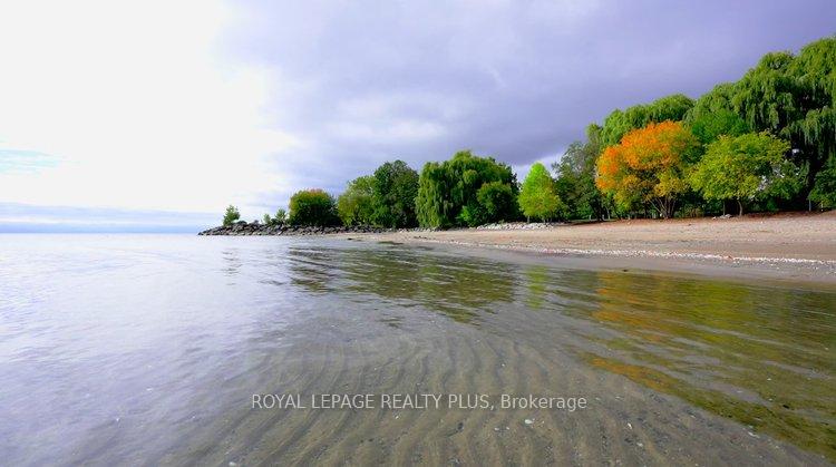 2 Bedrooms Condo at 1575 Lakeshore, Mississauga For sale