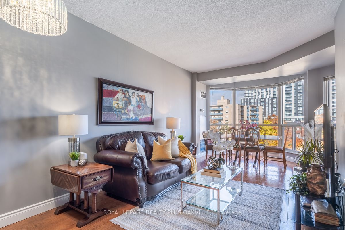 2511 Lakeshore Road W, #517