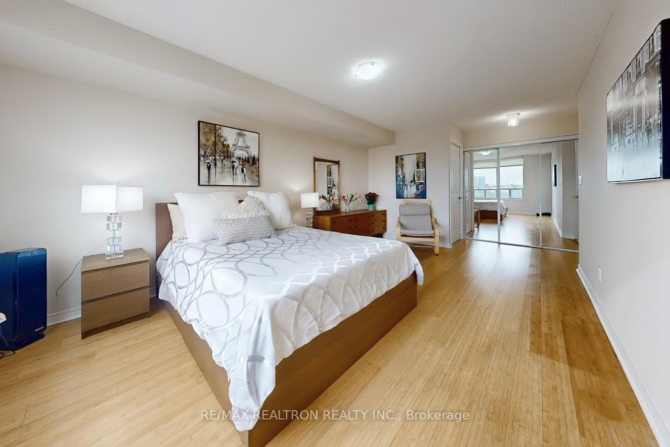 3 Bedrooms Condo at 68 Corporate, Toronto For sale