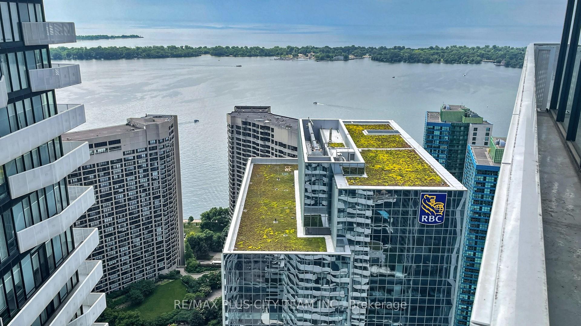 2 Bedrooms Condo at 100 Harbour, Toronto For sale