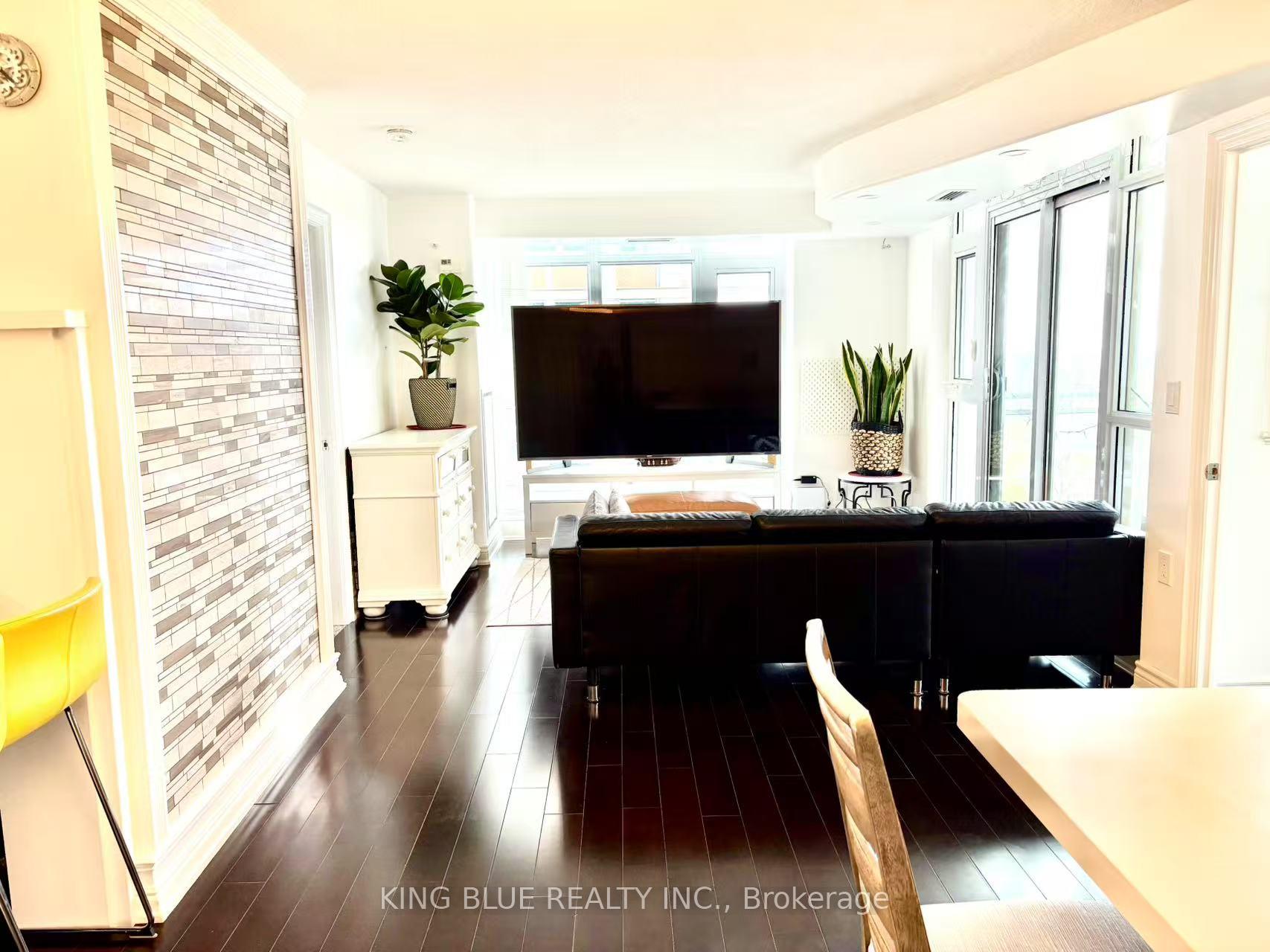 3 Bedrooms Condo at 35 Bastion,  Toronto For sale