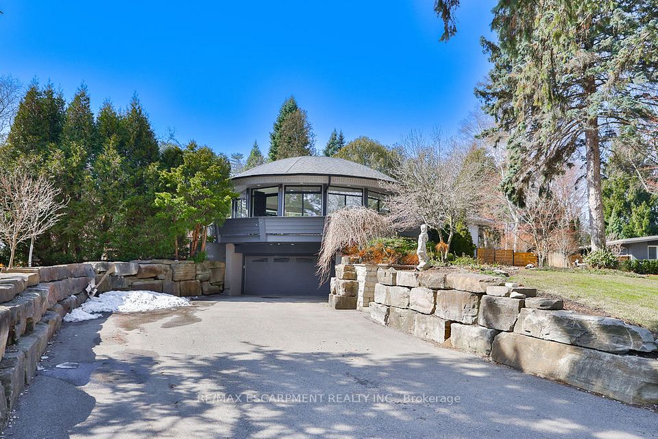 1352 Nocturne Court, Mississauga, ON L5H 2L8
