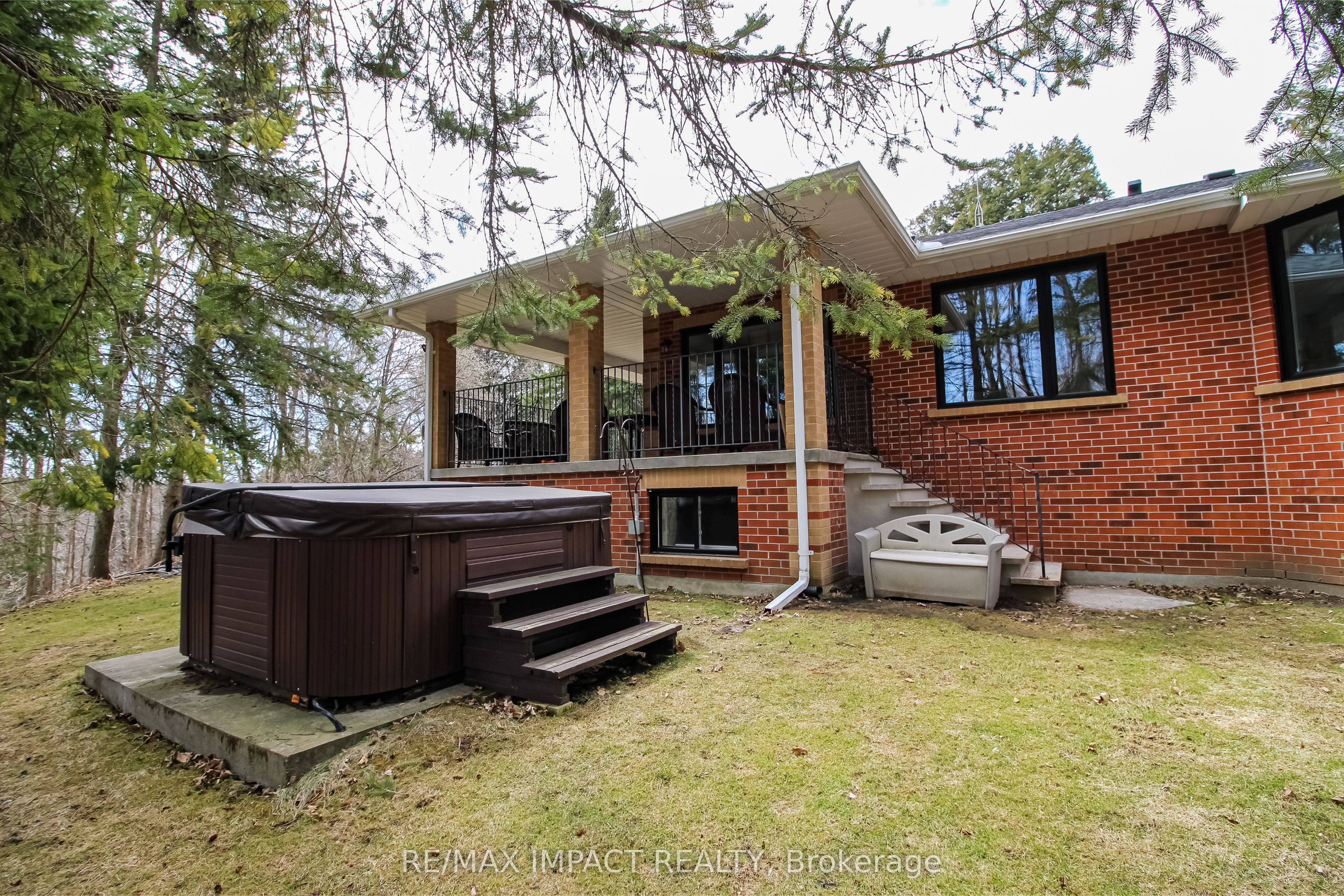 215 Raglan Road W