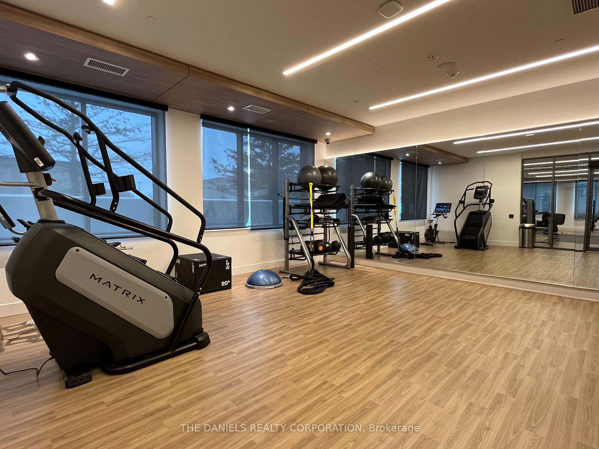 2 Bedrooms Condo at 8 Beverley Glen,  Vaughan For sale