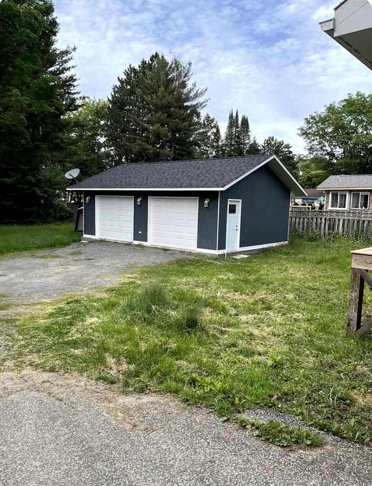 253 Maple Street, Bracebridge, ON P1L 1K3
