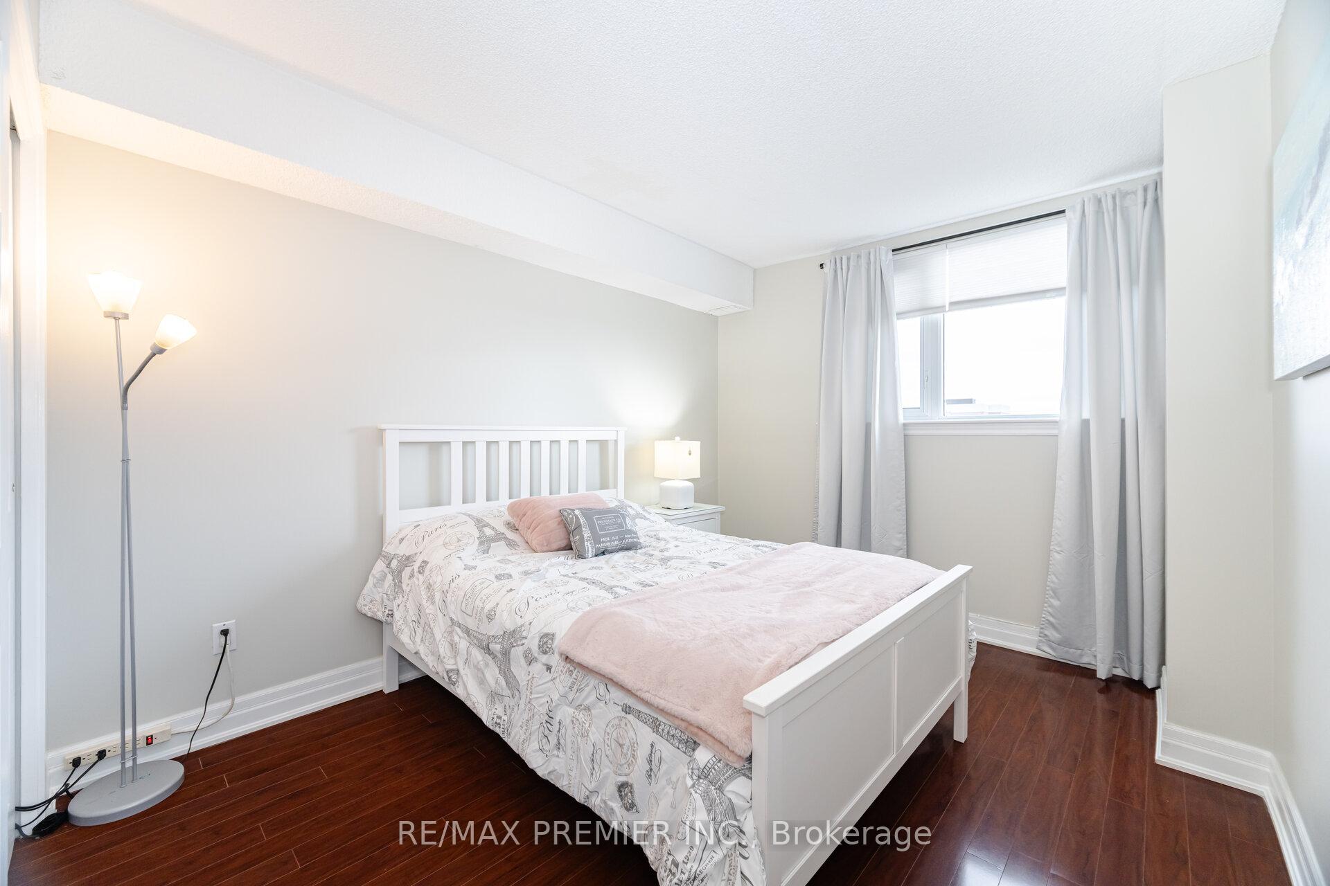 2 Bedrooms Condo at 270 Scarlett, Toronto For sale