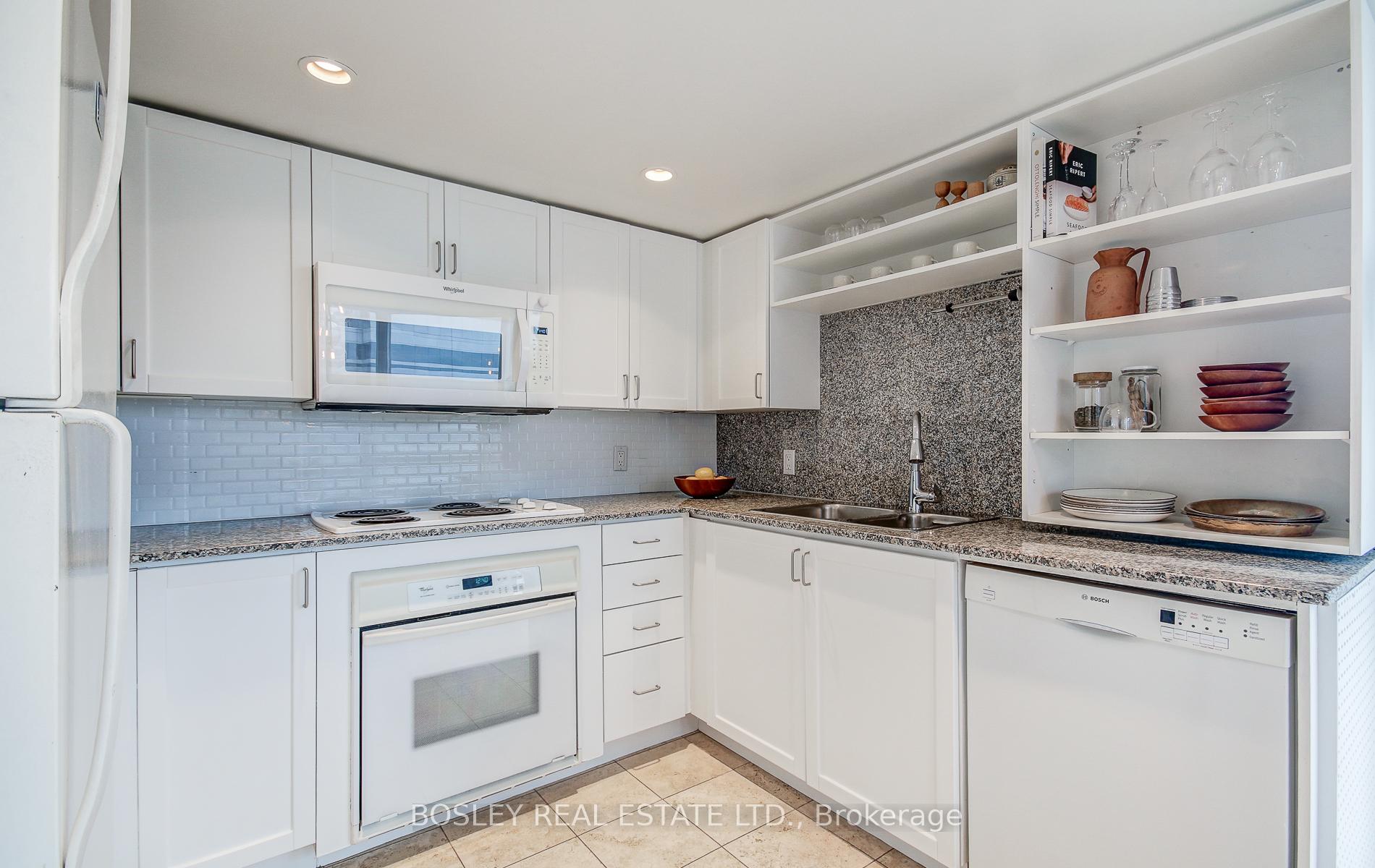 2 Bedrooms Condo at 8 Park, Toronto For sale