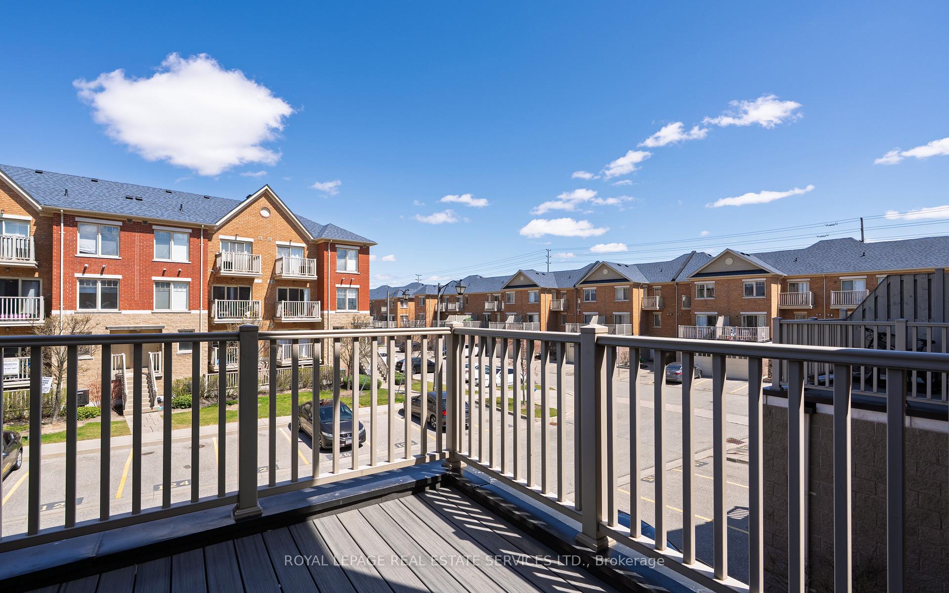 4 Bedrooms Condo at 5025 Ninth, Mississauga For sale