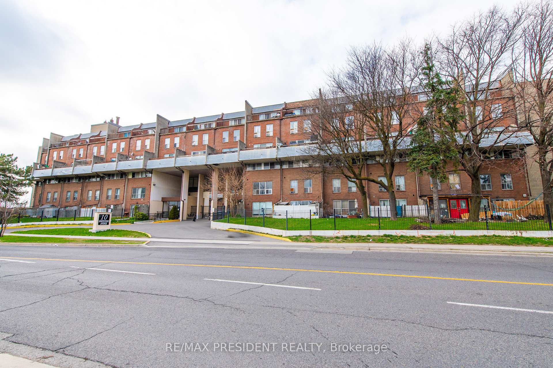 4 Bedrooms Condo at 10 Eddystone,  Toronto For sale